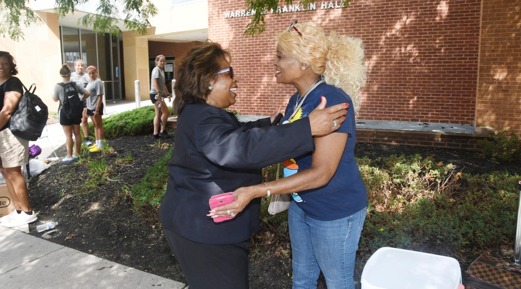 <p>DSU President Wilma Mishoe greets a parent during Move-In Day on Aug. 22 in front of Warren Franklin Residential Hall.</p>