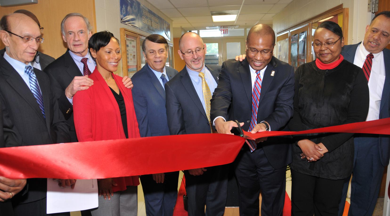 (L-r) Del. Public Service Commissioner Mike Karia, Sen. Tom Carper, College of Math., Nat. Sci. & Tech. interim Dean Clytrice Watson, Mayor Robin Christiansen, Delmarva Power Regional President Gary Stockbridge, DSU President Harry Williams
